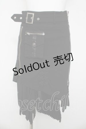 画像: Ozz oneste / 菊プリントフロントZIPスカート  黒 Y-26-03-03-133-OO-SK-SZ-ZY