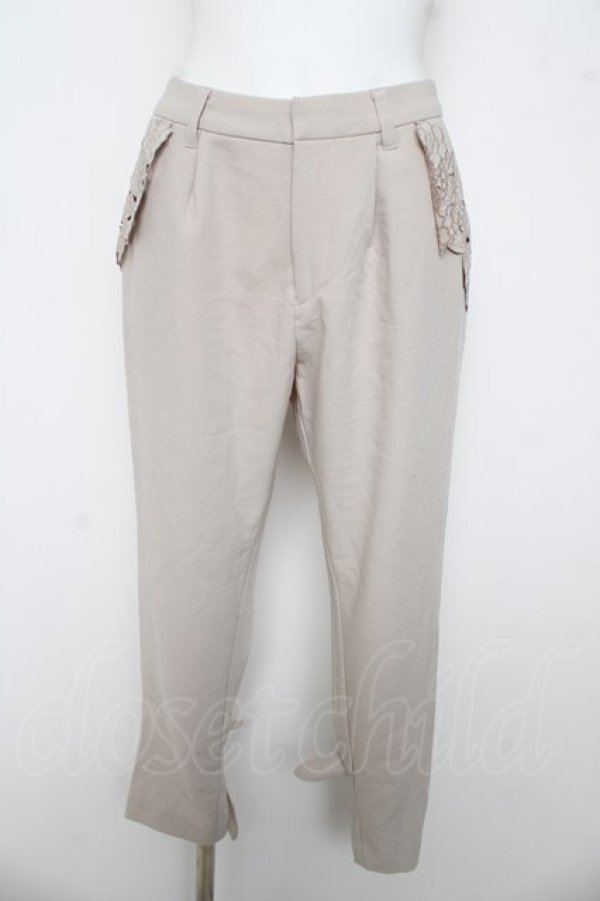 画像1: axes femme / カットワークポケットパンツ  グレージュ Y-26-03-03-142-AX-PA-SZ-ZY (1)