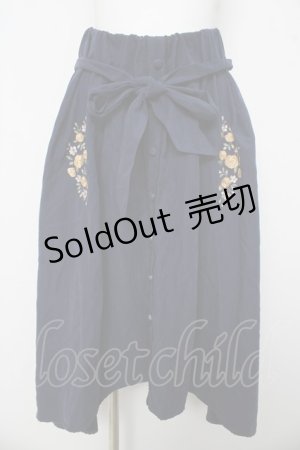 画像: axes femme / 刺繍入イレヘムスカート  紺 Y-26-03-03-143-AX-SK-SZ-ZY