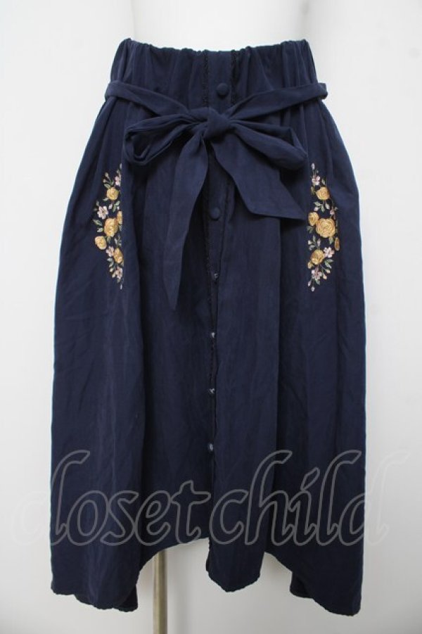 画像1: axes femme / 刺繍入イレヘムスカート  紺 Y-26-03-03-143-AX-SK-SZ-ZY (1)