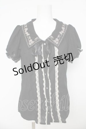 画像: axes femme POETIQUE / リボン刺繍襟半袖ブラウス  黒 Y-26-03-03-026-AX-BL-SZ-ZY