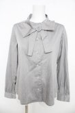 画像1: Fi.n.t / リボンデザインブラウス  グレー Y-26-03-03-038-CA-BL-SZ-ZY (1)