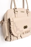 画像3: axes femme / 刺繍入りフリルＡ４トート  ベージュ Y-26-03-06-060-AX-BG-SZ-ZY (3)
