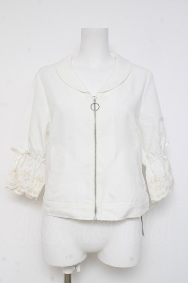 画像1: axes femme / スカラップ刺繍袖ブルゾン  シロ Y-26-03-06-110-AX-TO-SZ-ZY (1)