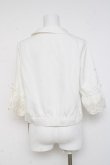 画像2: axes femme / スカラップ刺繍袖ブルゾン  シロ Y-26-03-06-110-AX-TO-SZ-ZY (2)