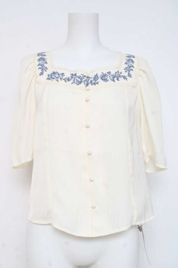 画像1: an another angelus / スクエアネックアンティークローズ刺繍ブラウス F オフ/ブルー Y-26-03-06-118-CA-BL-SZ-ZY (1)