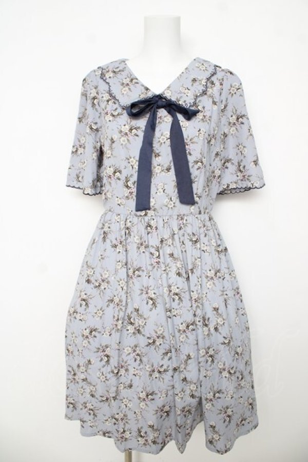 画像1: axes femme / ローズ柄襟付きワンピース  サックス Y-26-03-06-167-AX-OP-SZ-ZY (1)