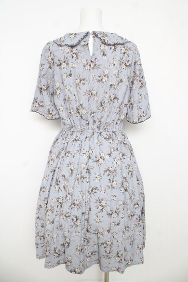 画像2: axes femme / ローズ柄襟付きワンピース  サックス Y-26-03-06-167-AX-OP-SZ-ZY (2)