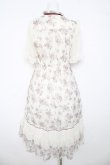 画像2: axes femme / フラワープリントレーシーワンピース  白×ピンク Y-26-03-06-170-AX-OP-SZ-ZY (2)