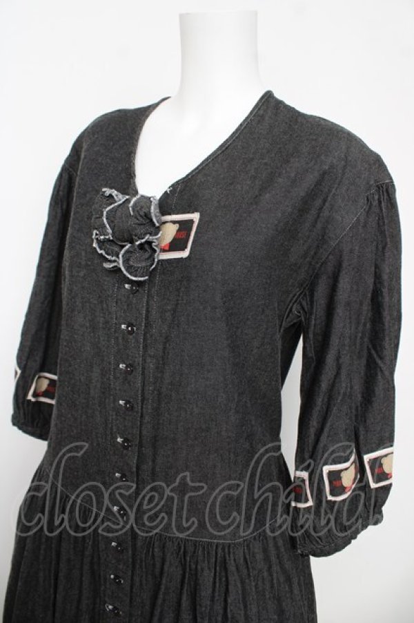 画像3: PINK HOUSE / かおくまワッペンデニムワンピース F 黒 Y-26-03-06-191-LO-OP-SZ-ZY (3)