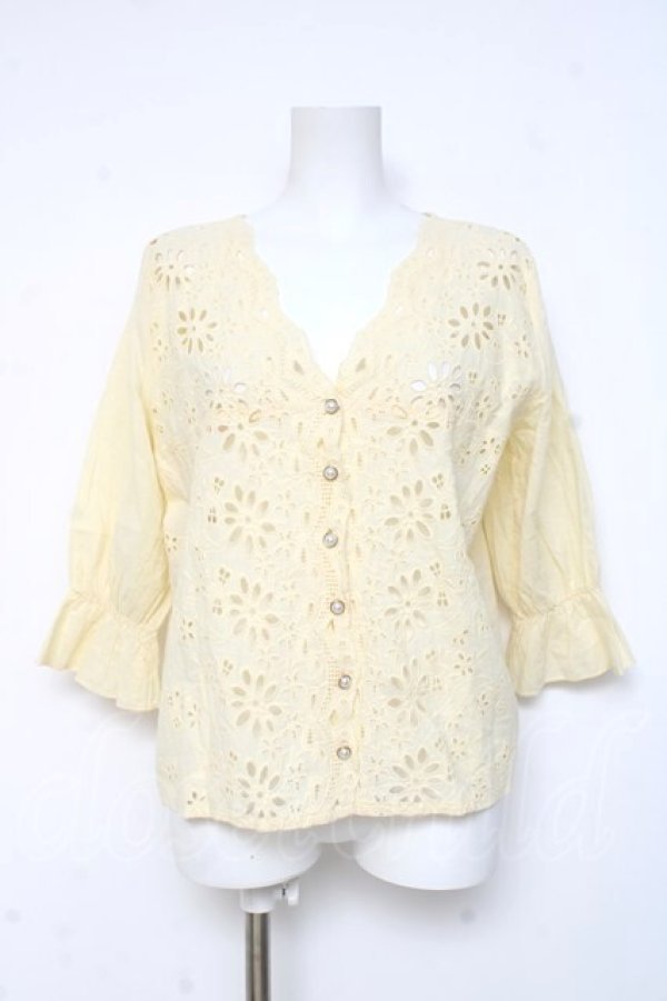 画像1: axes femme / スカラップ刺繍プルブラウス M イエロー Y-26-03-09-074-AX-BL-SZ-ZY (1)