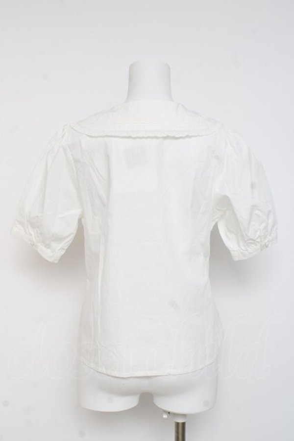 画像2: Fi.n.t  / コットンレース使いビッグカラーブラウス F ホワイト Y-26-03-09-107-LO-BL-SZ-ZY (2)