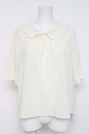 画像: F&A / レース使いギャザープルオーバーブラウス F オフホワイト Y-26-03-09-109-LO-BL-SZ-ZY