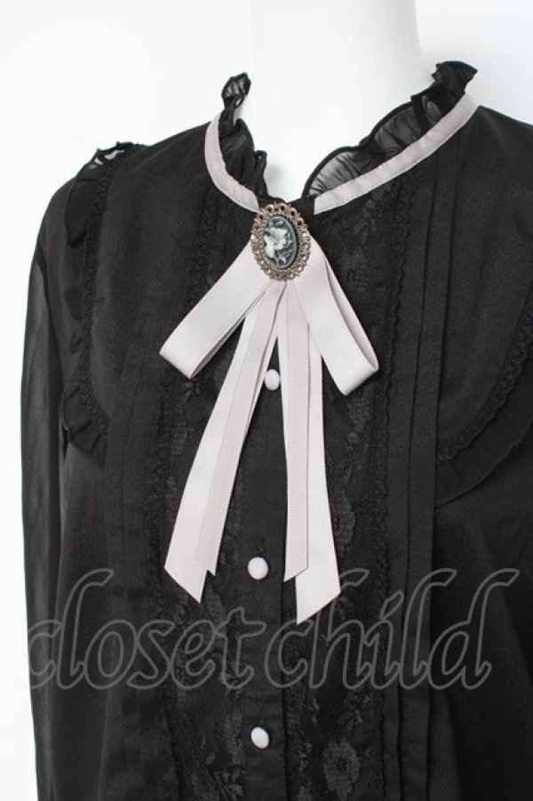 画像3: axes femme / ブローチ付きスタンドブラウス M 黒 Y-26-03-09-019-AX-BL-SZ-ZY (3)