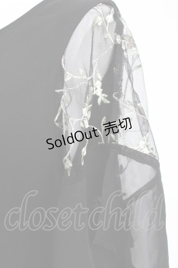 画像2: axes femme / 肩花柄刺繍フレアプルオーバー  黒 Y-26-03-09-026-AX-TO-SZ-ZY (2)