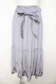 画像1: axes femme / マリンフラワー裾刺繍スカート F サックス Y-26-03-11-113-AX-SK-SZ-ZY (1)