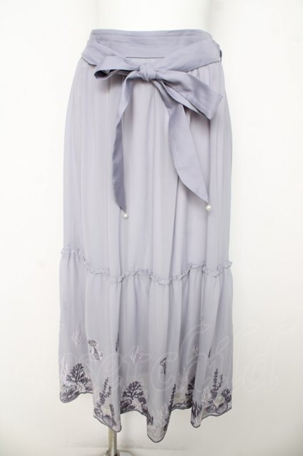 画像1: axes femme / マリンフラワー裾刺繍スカート F サックス Y-26-03-11-113-AX-SK-SZ-ZY (1)