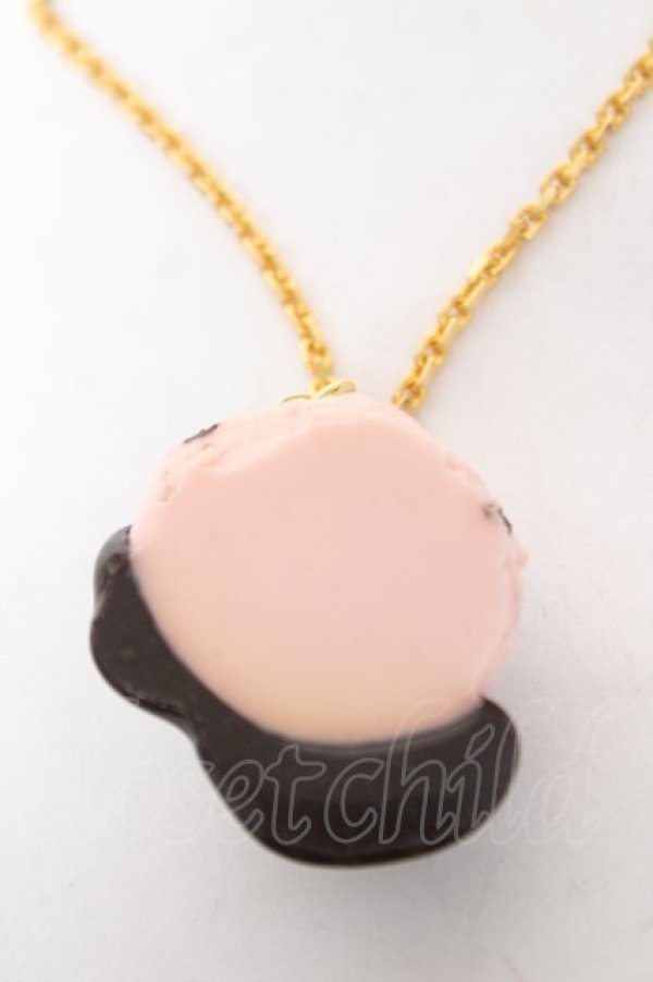 画像2: Q-pot. / 【原宿店限定】Sauced Strawberry Chocolate Ice Cream ネックレス  ストロベリー Y-26-03-12-011-QP-AC-SZ-ZI (2)
