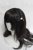 画像1: m petit by misako / NINA'sコラボ AM*NIフラワーカチューシャ  中黒 Y-26-03-16-075-LO-AC-SZ-ZY (1)