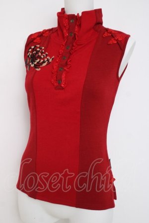 画像: Ozz On / 菊刺繍ハイネックノースリーブトップス  赤 Y-26-03-16-119-OO-TO-SZ-ZY