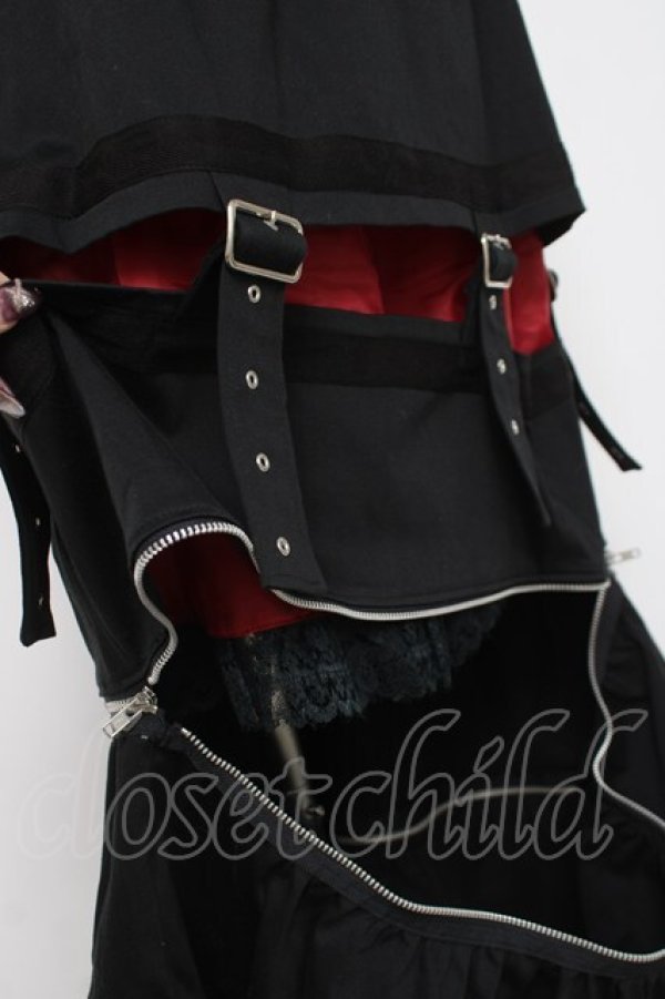 画像3: ROMANTIC NEUROSIS / ZIPデザインベルトロングスカート  黒/赤 Y-26-03-16-227-PU-SK-SZ-ZY (3)