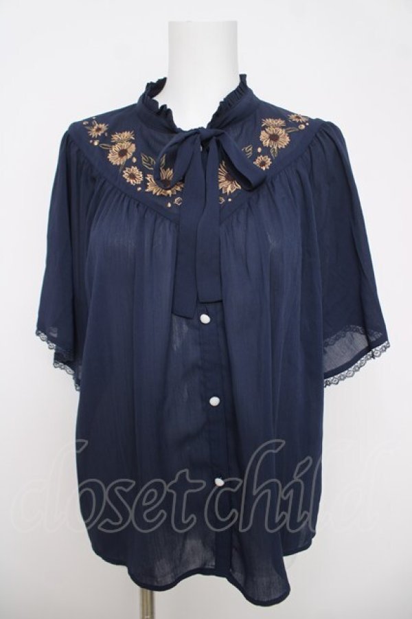 画像1: axes femme / ひまわり刺繍楊柳ブラウス M 紺 Y-26-03-18-011-AX-BL-SZ-ZY (1)