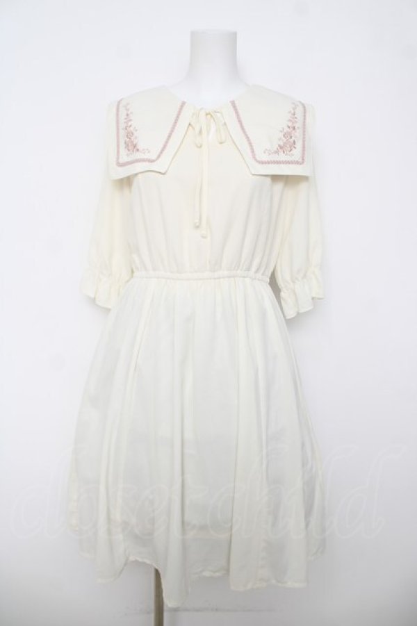 画像1: axes femme / 刺繍入セーラー襟ワンピース F 生成り Y-26-03-18-123-AX-OP-SZ-ZY (1)