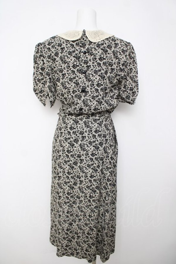 画像2: INGEBORG / バラ柄襟レースワンピース F オフ×黒 Y-26-03-18-156-LO-OP-SZ-ZY (2)