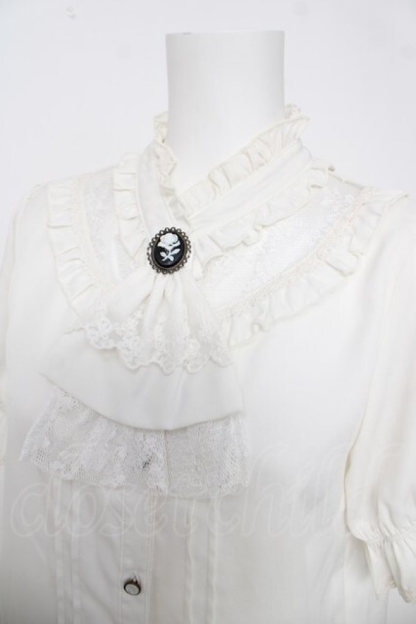 画像3: axes femme / ローズカメオ×ジャボブラウス  白 Y-26-03-18-017-AX-BL-SZ-ZY (3)