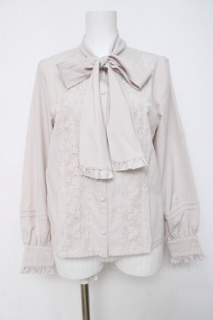 画像: axes femme / 繊細レース×ボウタイブラウス F ピンク Y-26-03-20-059-AX-BL-SZ-ZY