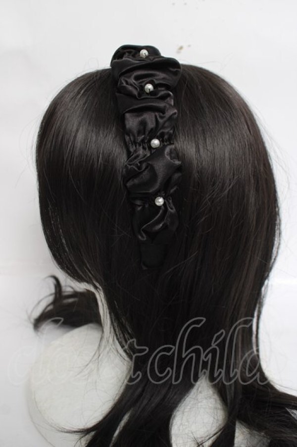 画像2: axes femme / パールギャザーカチューシャ  黒 Y-26-03-20-011-AX-AC-SZ-ZY (2)