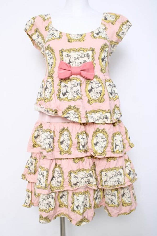 画像1: Emily Temple cute / フェアリーテールフレームプリントティアードワンピース  ピンク Y-26-03-20-139-ET-OP-SZ-ZY (1)