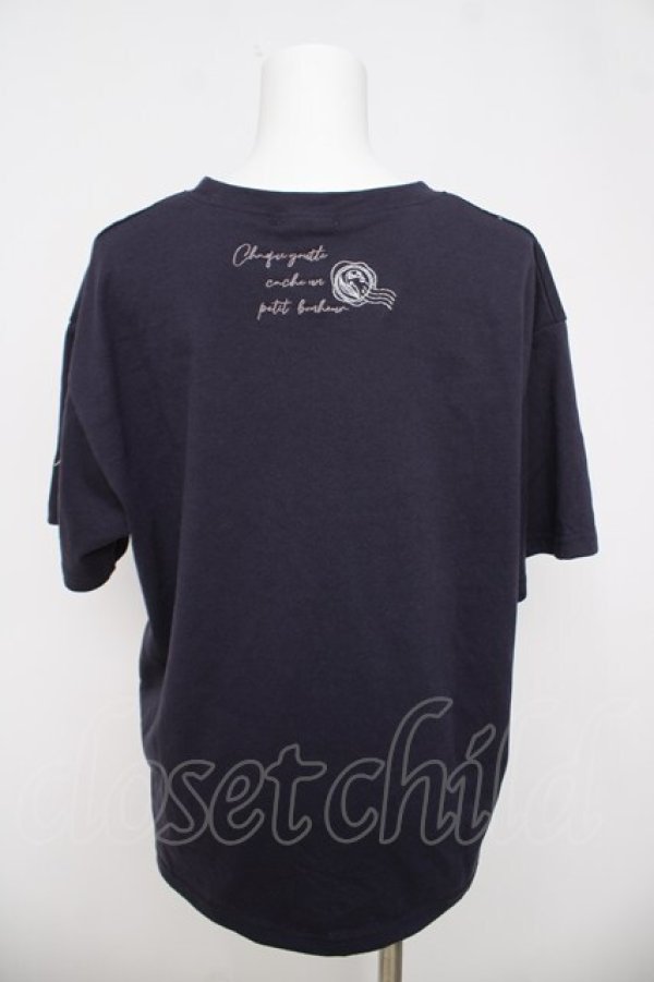 画像2: axes femme / 吸水速乾ランダム鈴蘭刺繍Ｔシャツ F 紺 Y-26-03-21-021-AX-TO-SZ-ZY (2)