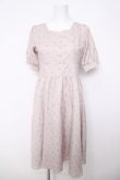 画像1: evelyn / オリジナル花柄ミドルワンピース  ピンクベージュ Y-26-03-22-048-LO-OP-SZ-ZY (1)
