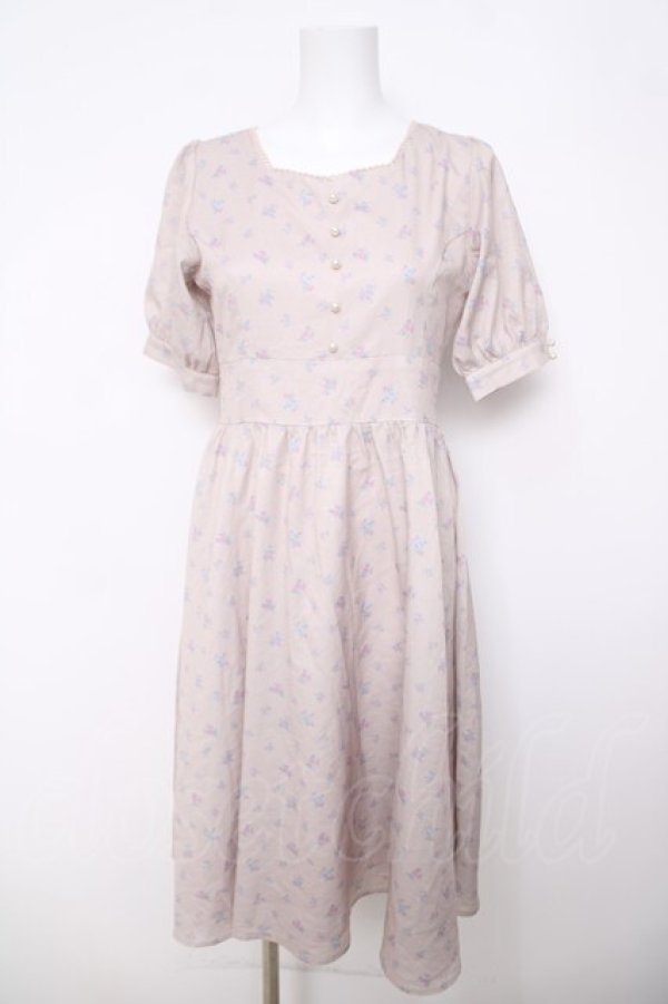 画像1: evelyn / オリジナル花柄ミドルワンピース  ピンクベージュ Y-26-03-22-048-LO-OP-SZ-ZY (1)