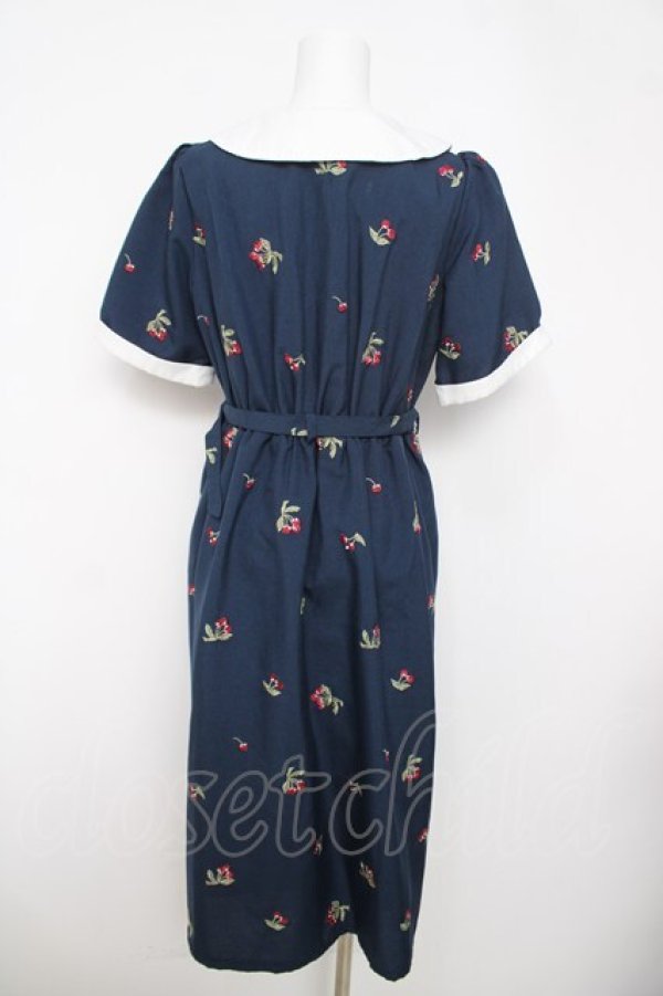 画像2: axes femme / さくらんぼ刺繍ワンピース F 紺 Y-26-03-22-055-AX-OP-SZ-ZY (2)