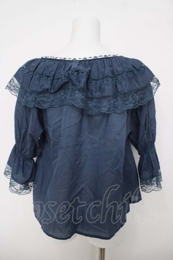 画像2: an another angelus / レース使いオフショルケーププルオーバーブラウス  青 Y-26-03-22-022-CA-TO-SZ-ZY (2)