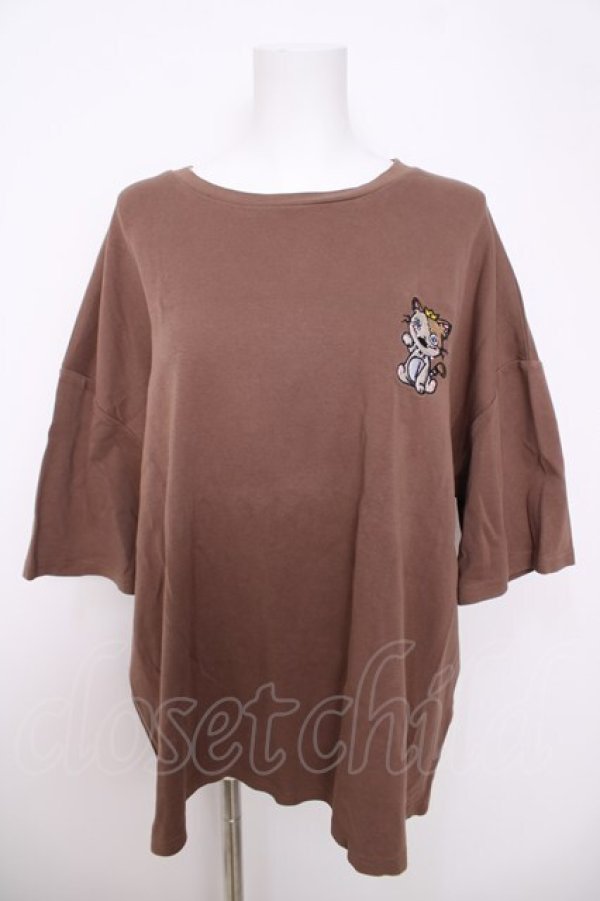 画像1: NieR Clothing / ワッペン付きTシャツ  ブラウン Y-26-03-22-034-PU-TO-SZ-ZY (1)