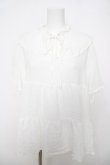 画像1: axes femme / 刺繍襟ティアードチュニック  白 Y-26-03-22-040-AX-BL-SZ-ZY (1)