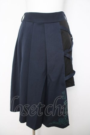 画像: axes femme POETIQUE / クロスベルト麻雀刺繍スカート  紺 Y-26-03-24-108-AX-SK-SZ-ZY