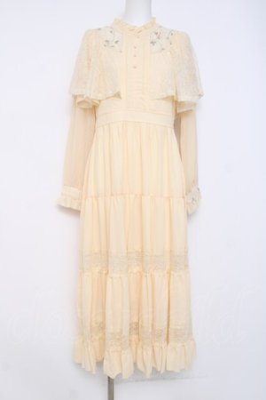 画像: axes femme / 刺繍チュール使ケープワンピース F イエロー Y-26-03-26-070-AX-OP-SZ-ZY