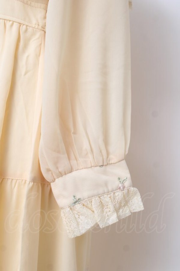 画像4: axes femme / 刺繍チュール使ケープワンピース F イエロー Y-26-03-26-070-AX-OP-SZ-ZY (4)