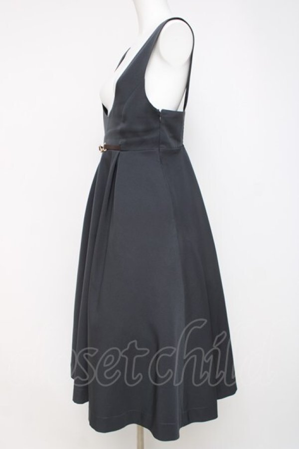 画像2: F i.n.t / チェーンビット使いディープVネックジャンパースカート F グレイ Y-26-03-26-078-CA-OP-SZ-ZY (2)