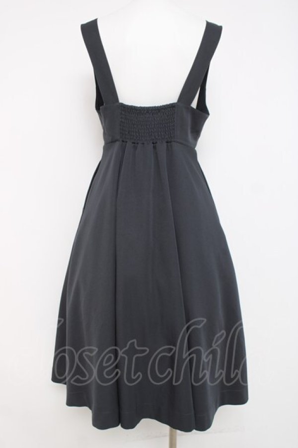 画像3: F i.n.t / チェーンビット使いディープVネックジャンパースカート F グレイ Y-26-03-26-078-CA-OP-SZ-ZY (3)