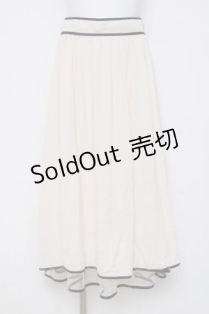 画像: axes femme POETIQUE / パイピングバックフリルスカート M 生成り Y-26-03-26-094-AX-SK-SZ-ZY