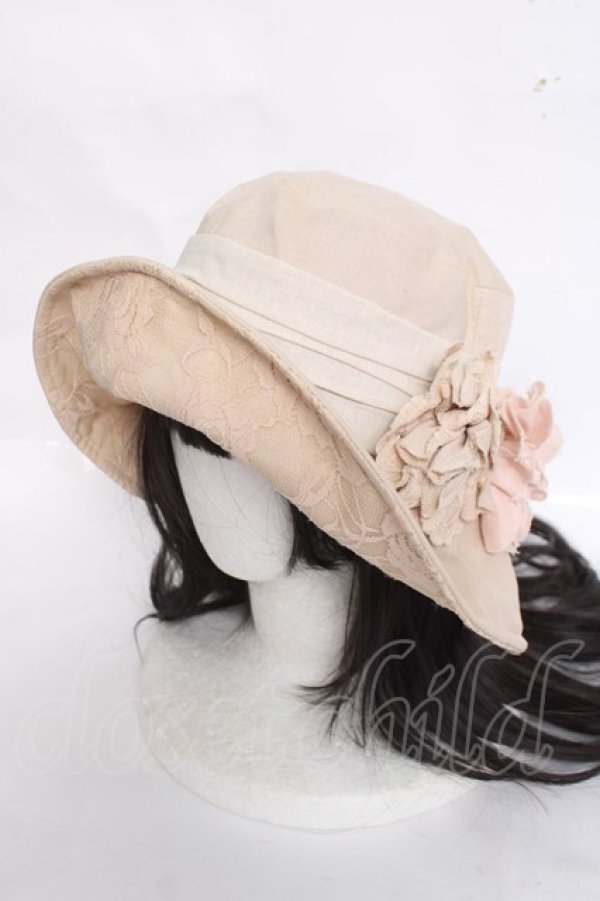 画像1: axes femme / コサージュ付きハット 57.5cm ベージュ Y-26-03-26-031-AX-AC-SZ-ZY (1)