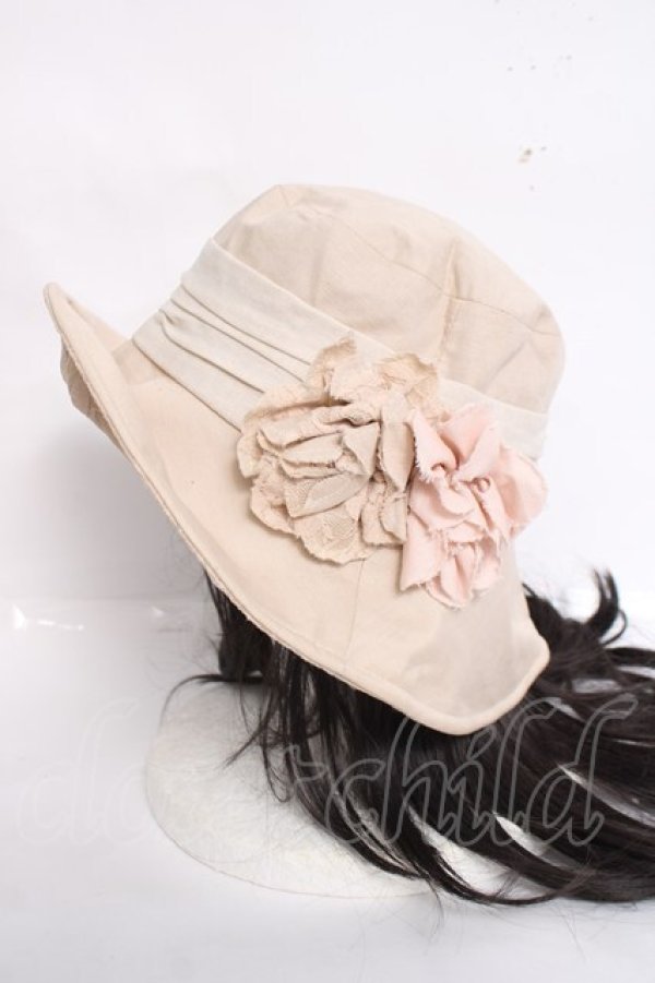 画像2: axes femme / コサージュ付きハット 57.5cm ベージュ Y-26-03-26-031-AX-AC-SZ-ZY (2)