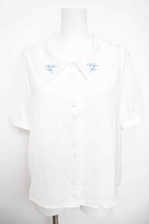 画像1: Fi.n.t / リトルローズ刺繍カットワーク衿ブラウス F ホワイトブルー Y-26-03-30-044-CA-BL-SZ-ZY (1)