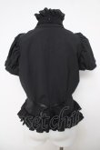画像2: MARBLE / ゴシック調タイ付き総フリルパフスリーブブラウス  ブラック Y-26-04-01-107-GO-BL-SZ-ZY (2)