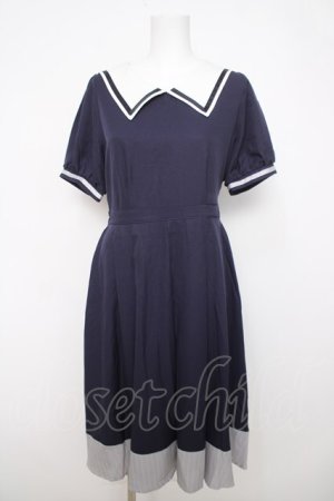 画像: axes femme / タイ付き×セーラー襟ワンピース F 紺 Y-26-04-01-129-AX-OP-SZ-ZY